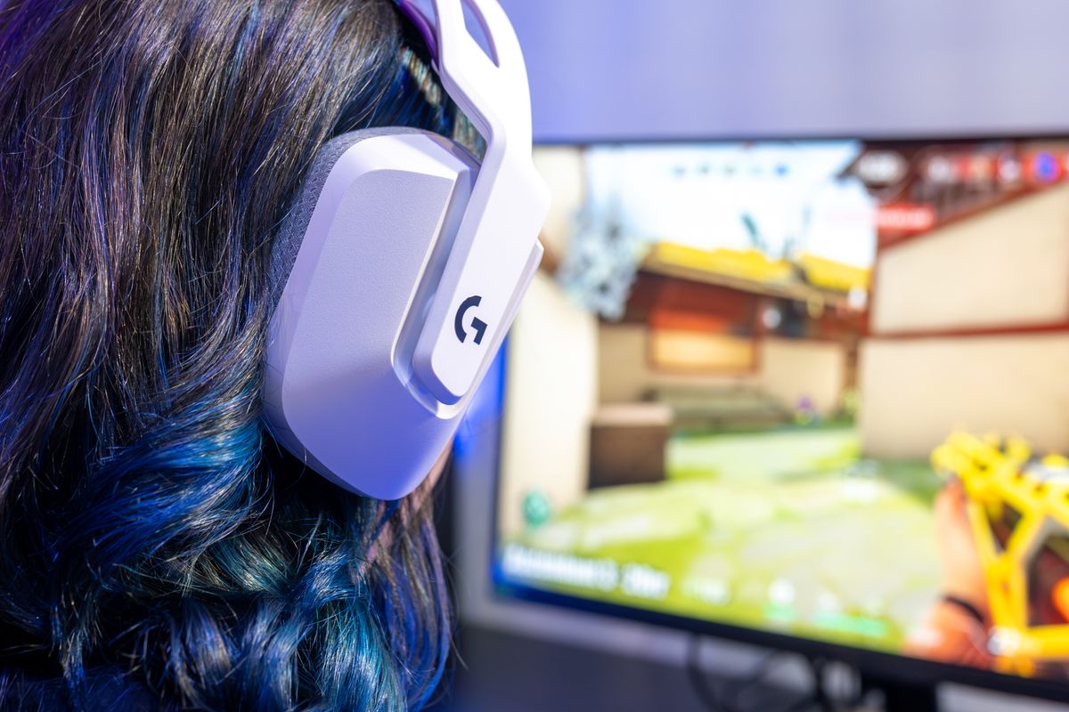 A mid-range gaming headset on a wooden desk